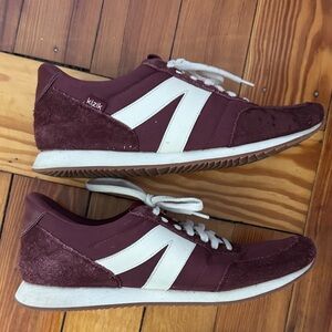 Kizik Milan Maroon Mens 10.5 sneakers